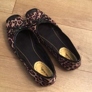 LEOPARD SAM & LIBBY FLATS SIZE 6.5